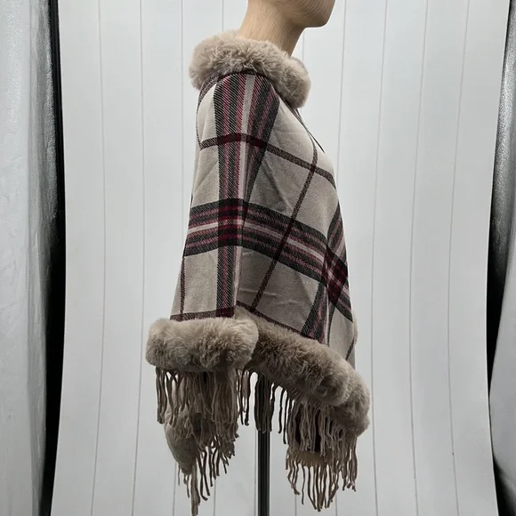 🆕Tartan Plaid V-Shape Poncho W/Faux Fur & Fringe Trim - Picture 6 of 12